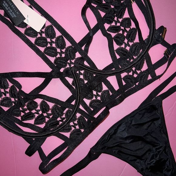 Victoria's Secret BLUEBELLA unlined 32DD BRA SET S thong STRAPPY applique BLACK - Picture 2 of 4